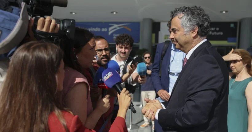 99% dos exames corrigidos. Ministro não desiste de modelo digital para segunda fase
