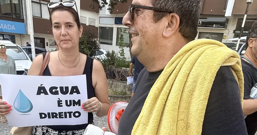 "Água é um direito". Moradores de Almada protestam, SMAS garante melhorias este mês