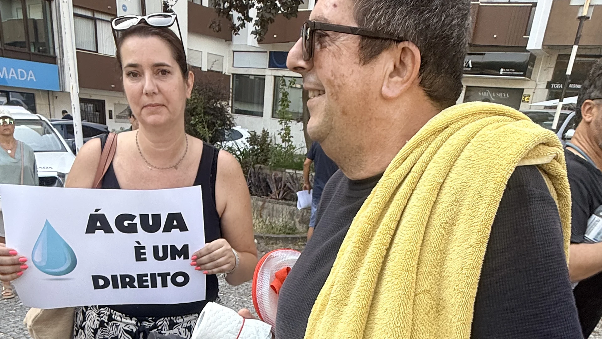 "Água é um direito". Moradores de Almada protestam, SMAS garante melhorias este mês