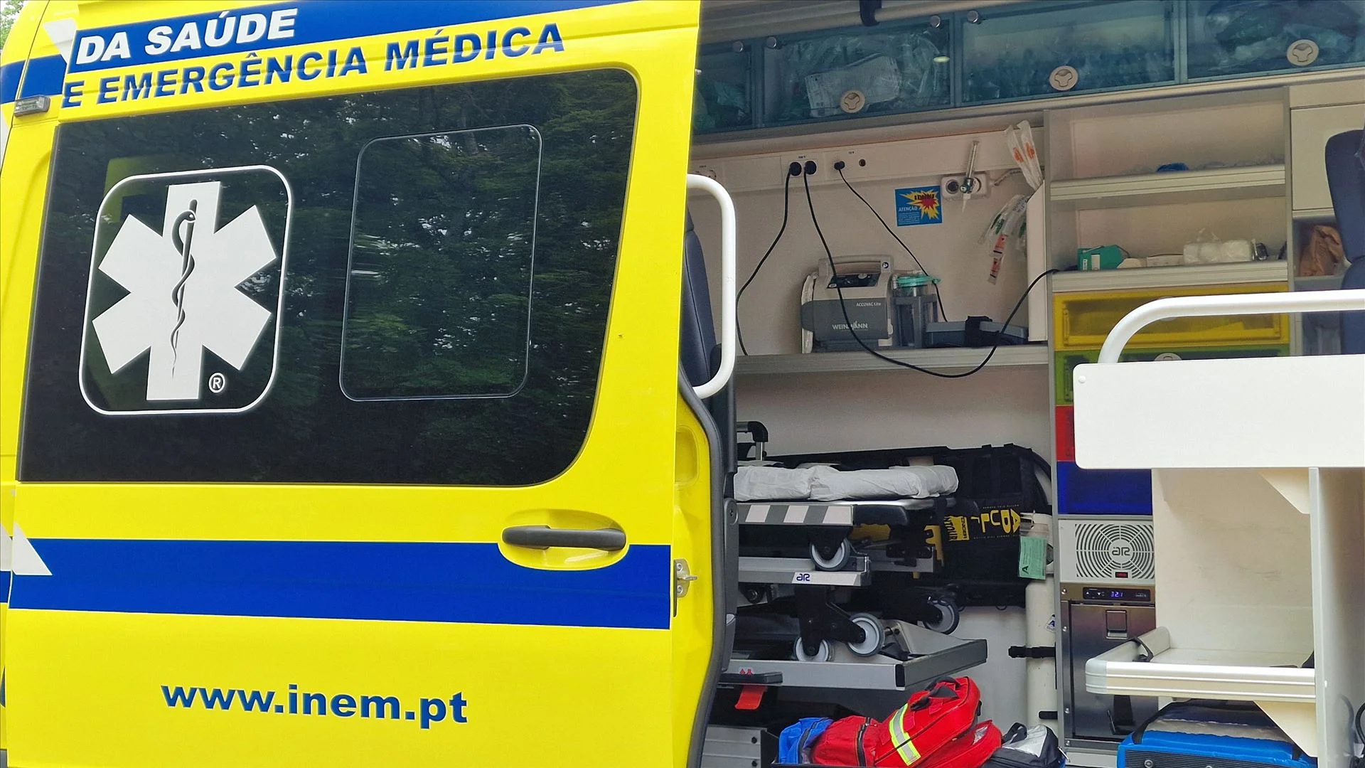 Almada. Mulher deu à luz em casa por falta de ambulâncias do INEM