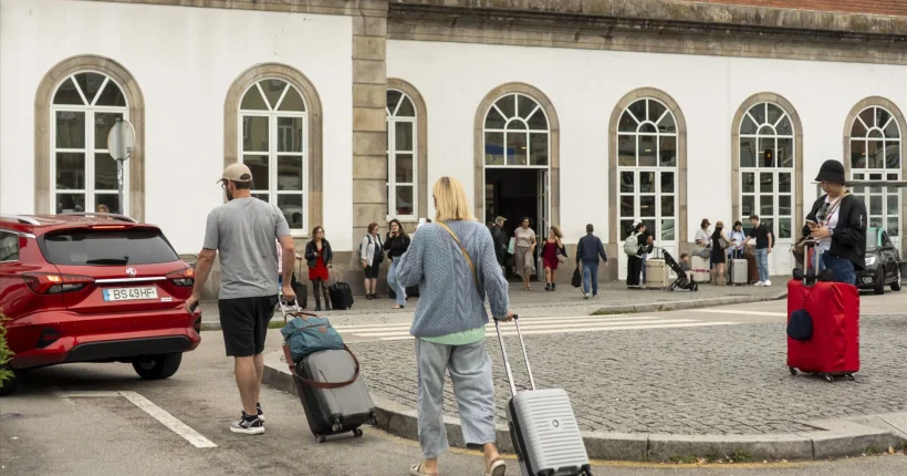 APAV apoiou 90 turistas vítimas de crime em 2025. Violência doméstica lidera casos