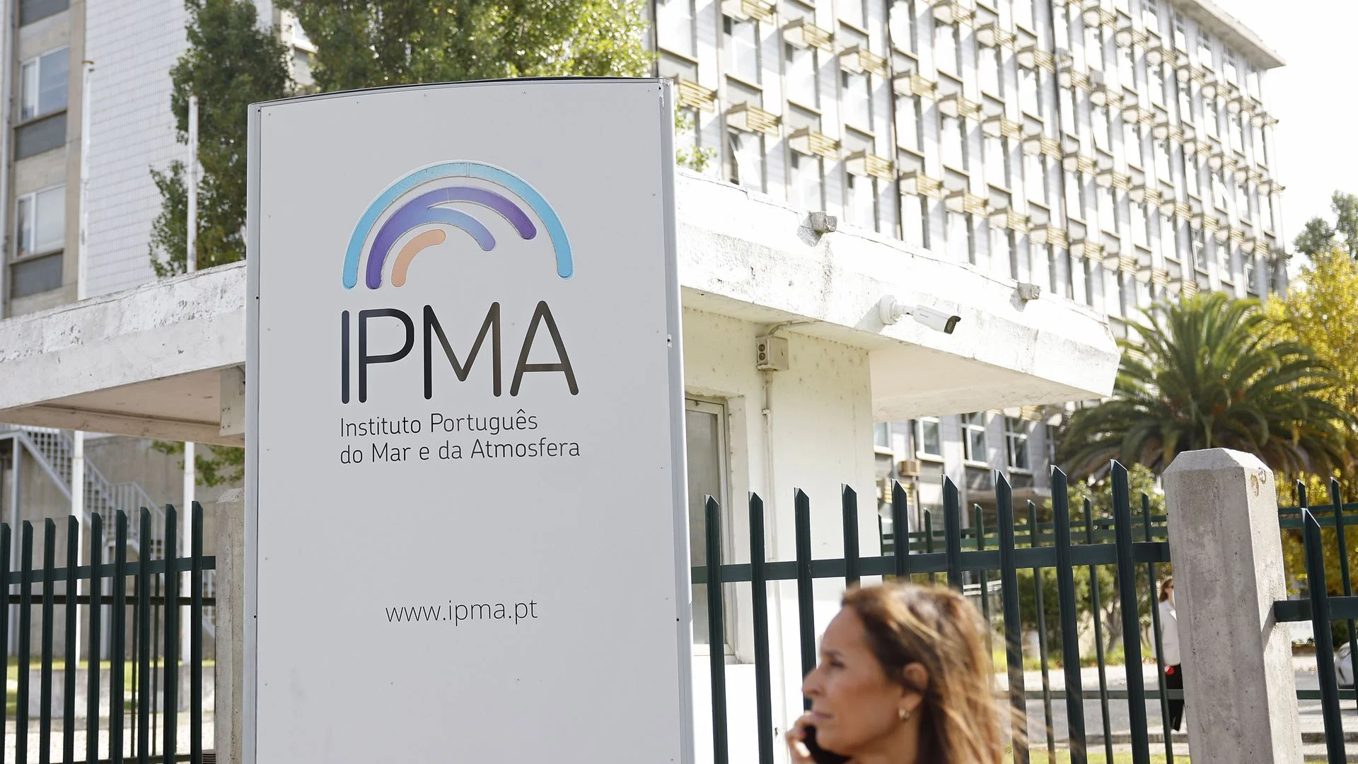 Calor abranda no início da semana, mas interior mantém temperaturas elevadas