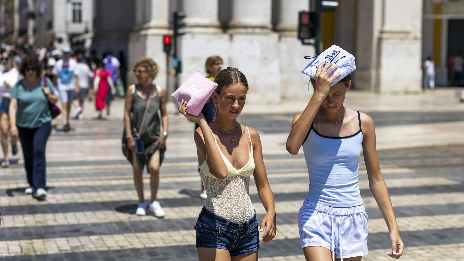 Calor continua no fim de semana, mas vem aí chuva a partir de segunda-feira