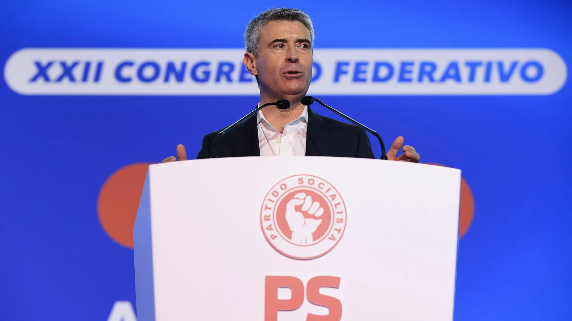 Carneiro exige explicações a Montenegro sobre exames e admite Comissão de Inquérito