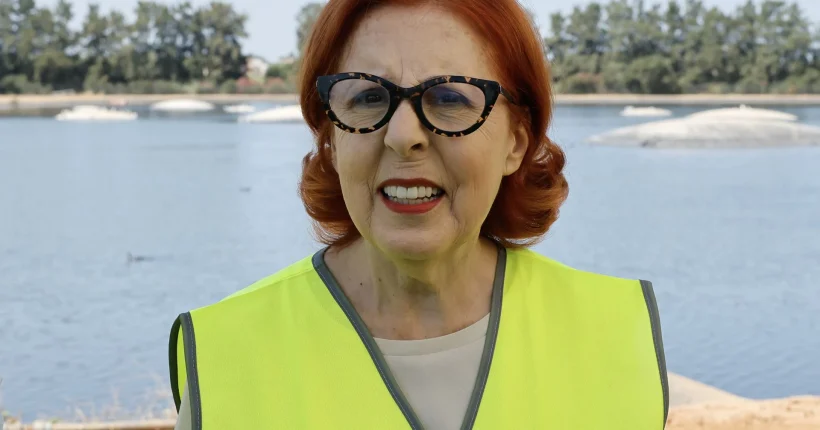 Chapéus de sol. Ministra insiste em mapas nas praias para resolver polémica