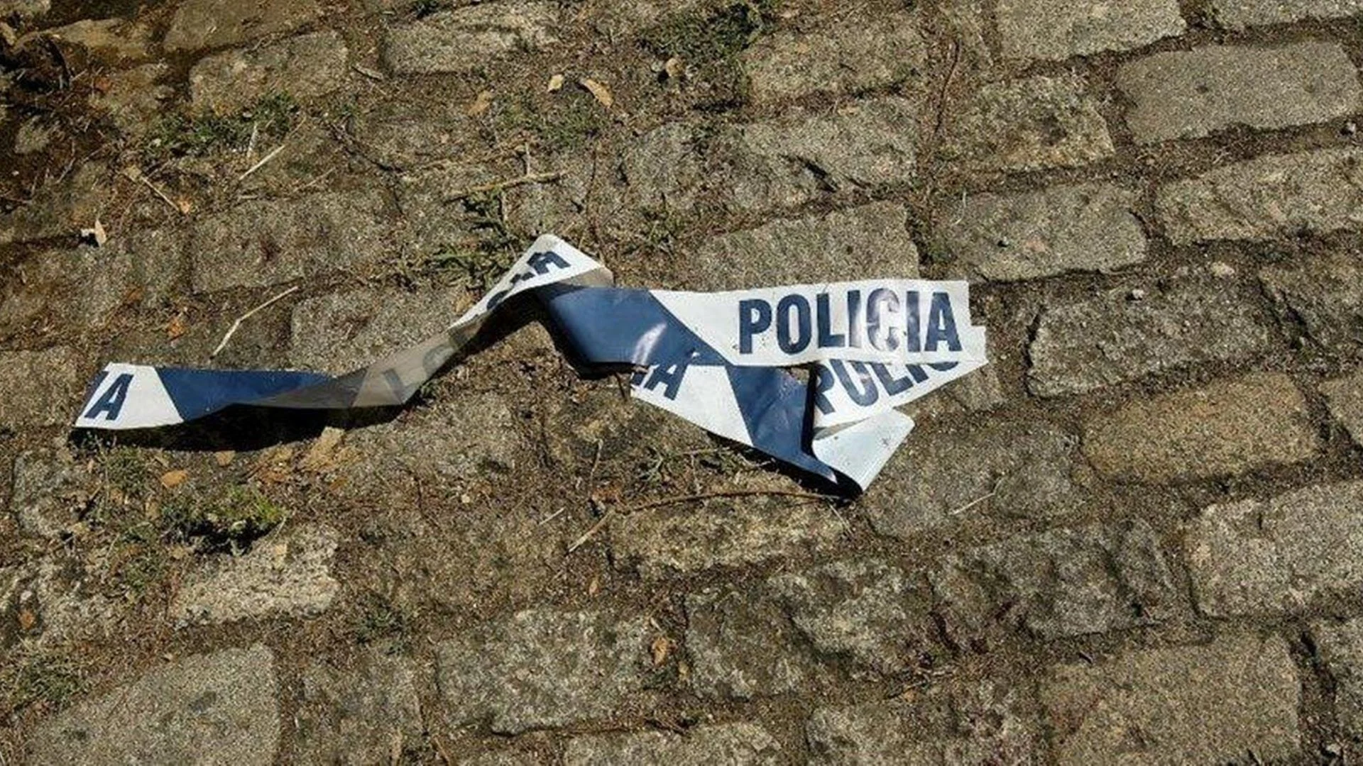 Criança de 11 anos esfaqueia o pai para defender a mãe