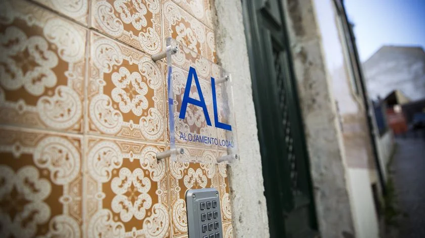 Cuidado a reservar alojamento nas férias: PSP e Airbnb alertam para aumento de burlas