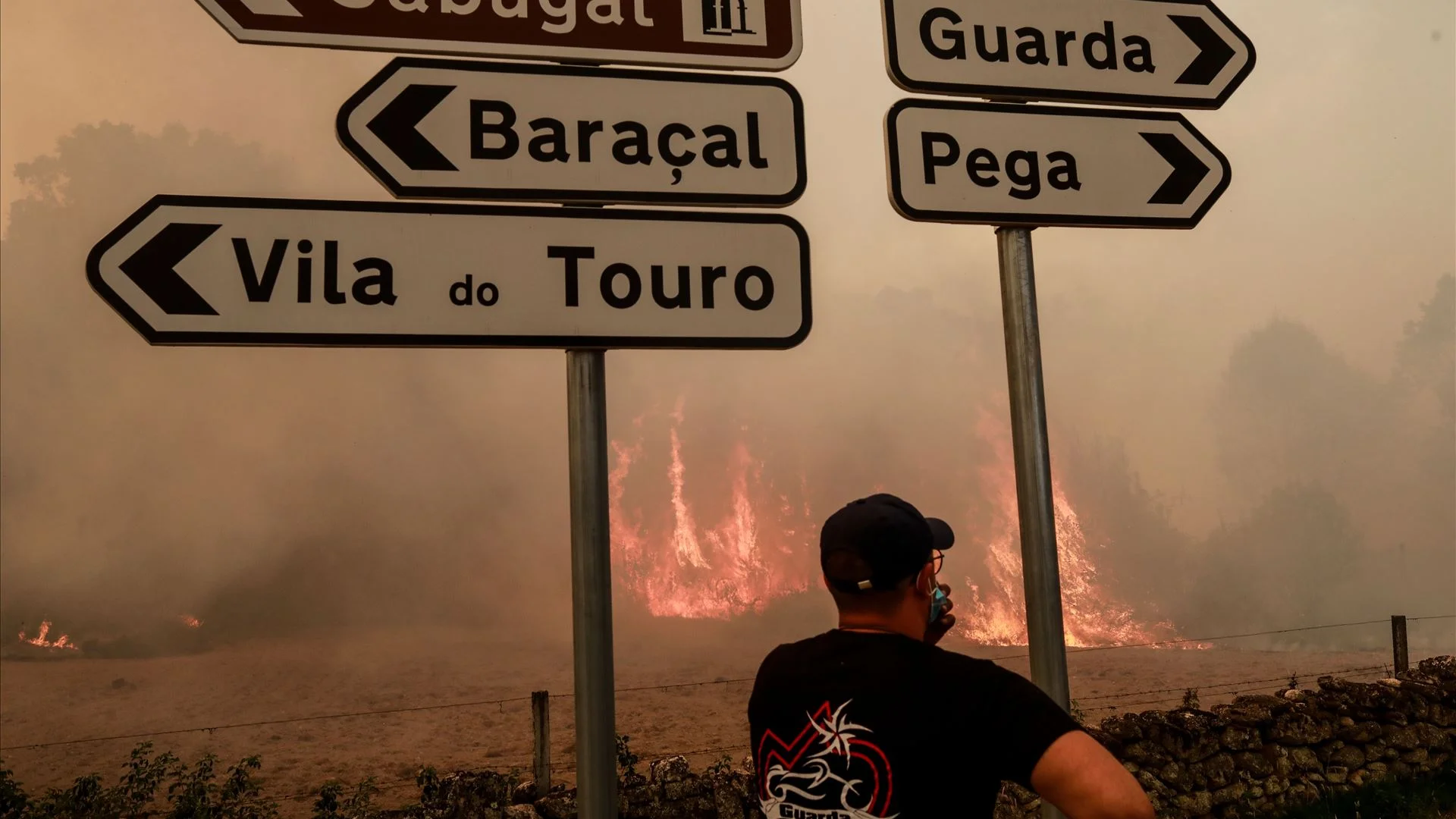 Fogo no Sabugal ainda tem mais de 250 homens no terreno mas está em resolução