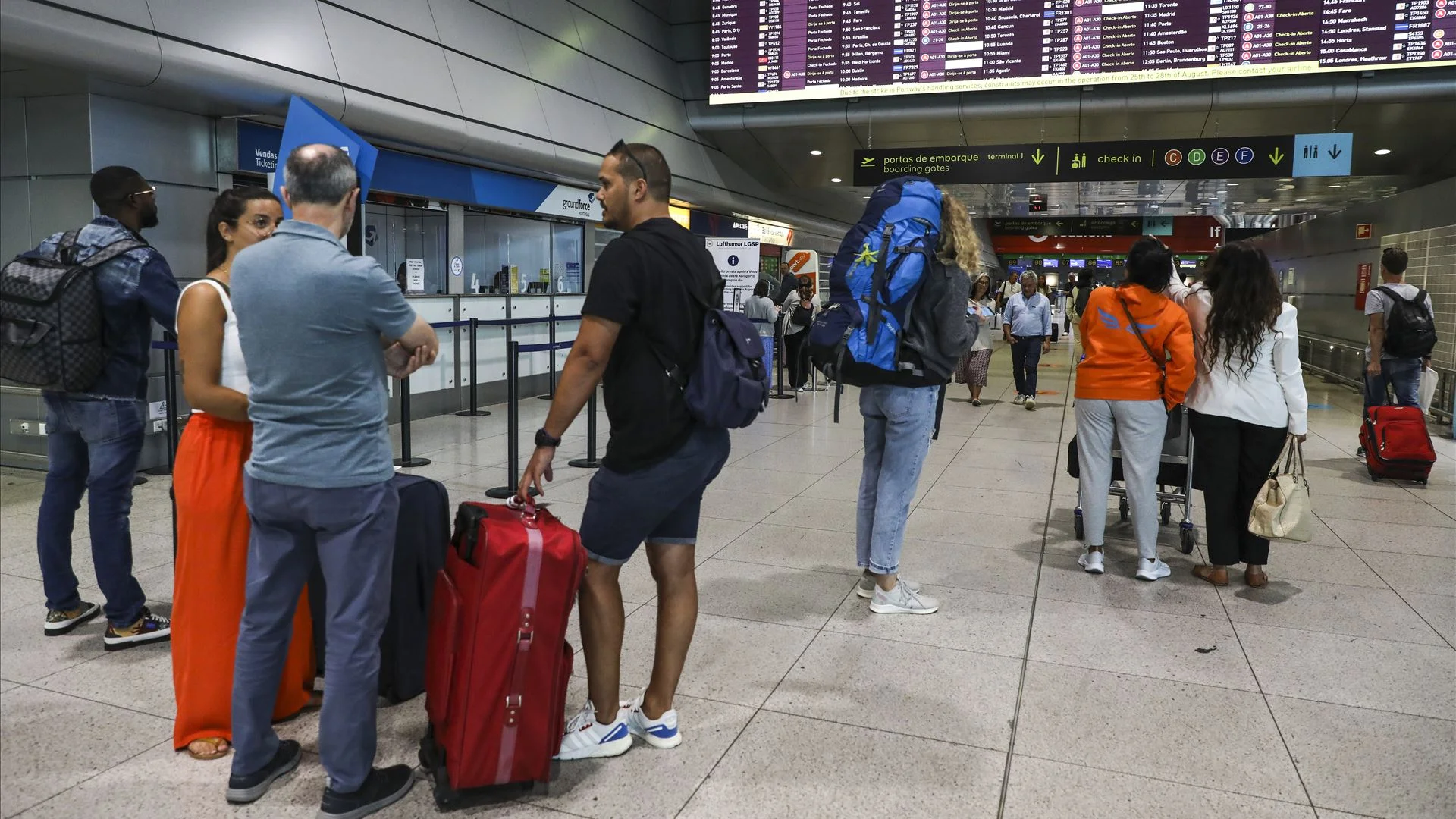Fronteira do aeroporto de Lisboa esteve temporariamente encerrada