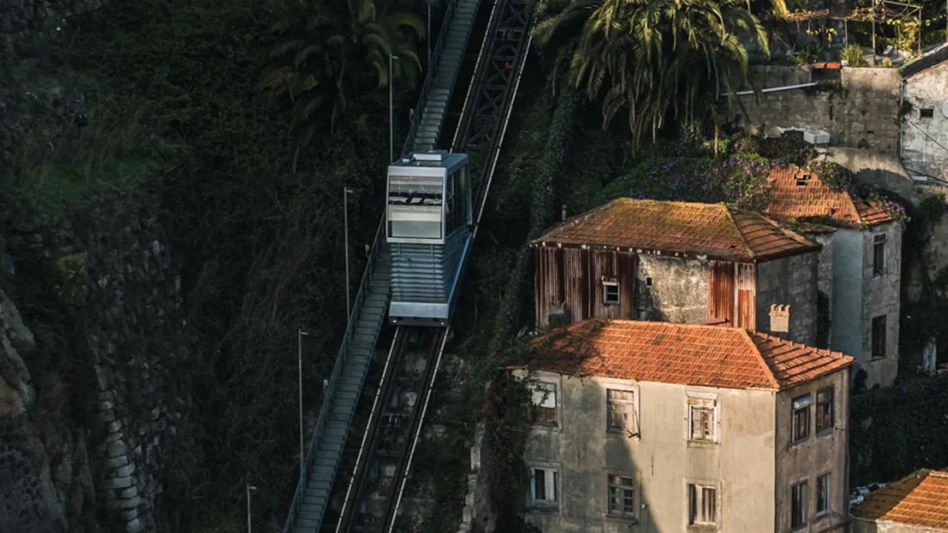 Funicular dos Guindais suspenso por prudência e por tempo indeterminado