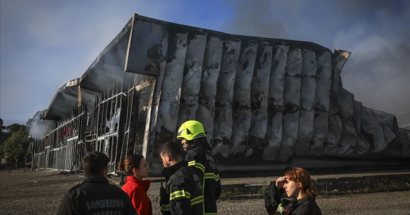 Incêndio destruiu 10 armazéns em Paredes. Prejuízos estão a ser apurados