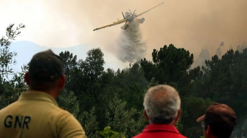 Incêndios: Cerca de 50 concelhos do interior Norte e Centro e Algarve em perigo máximo