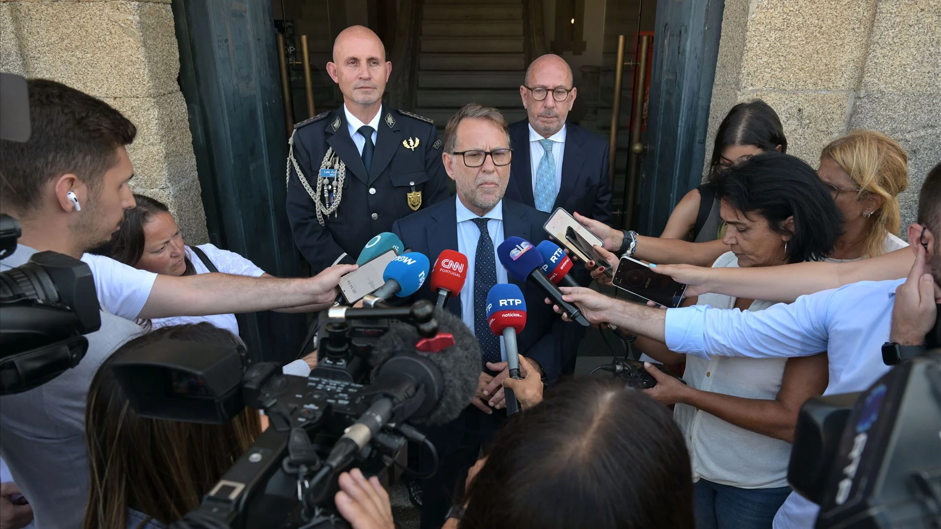 MAI vai dar incentivos para libertar agentes da PSP de funções administrativas