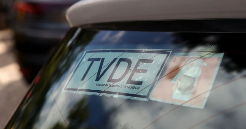Mais de 100 motoristas TVDE concentrados em Albufeira contra restrições à circulação