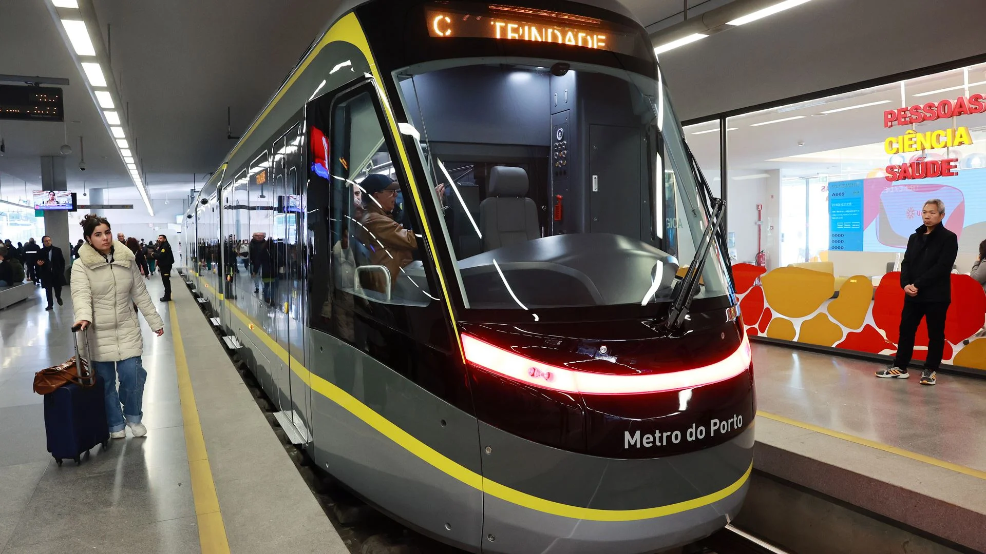 Metro do Porto já não vai ser cortado sábado e domingo entre Trindade e Senhora da Hora