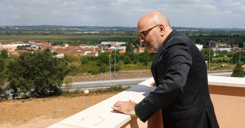 Ministro Pinto Luz nega ilegalidade em empreendimento de Cascais