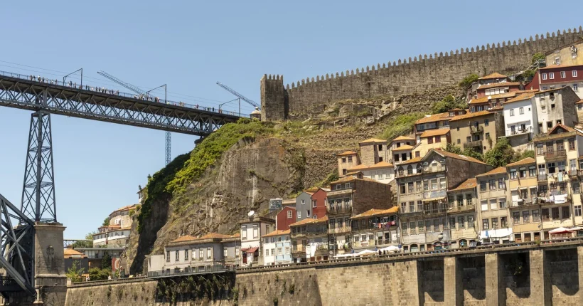 ​Organização de proteção do património pede “esclarecimentos urgentes” à Câmara do Porto sobre obras no centro