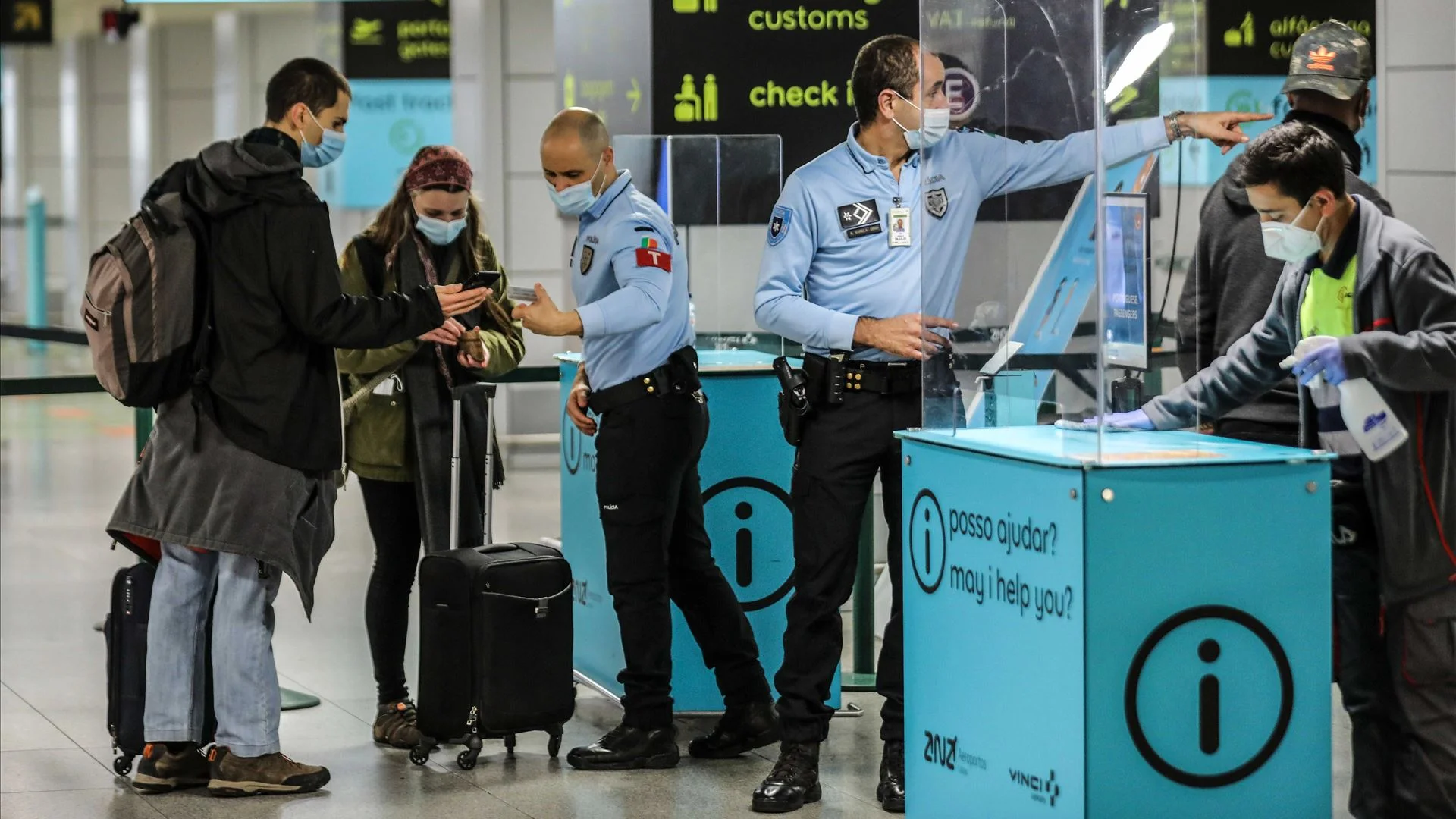 PJ detém homem na posse de drogas sintéticas no aeroporto de Lisboa
