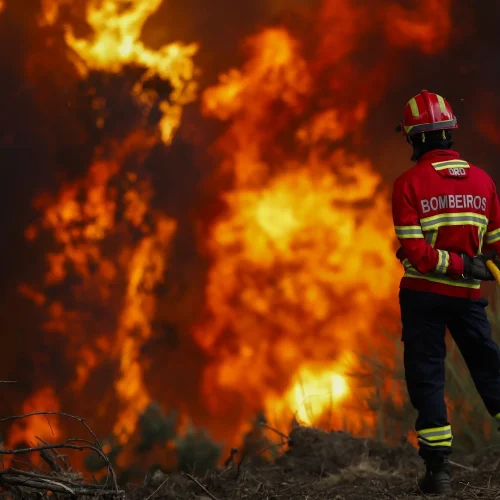 Proteção Civil diz que há risco de novos incêndios no Interior nos próximos dias