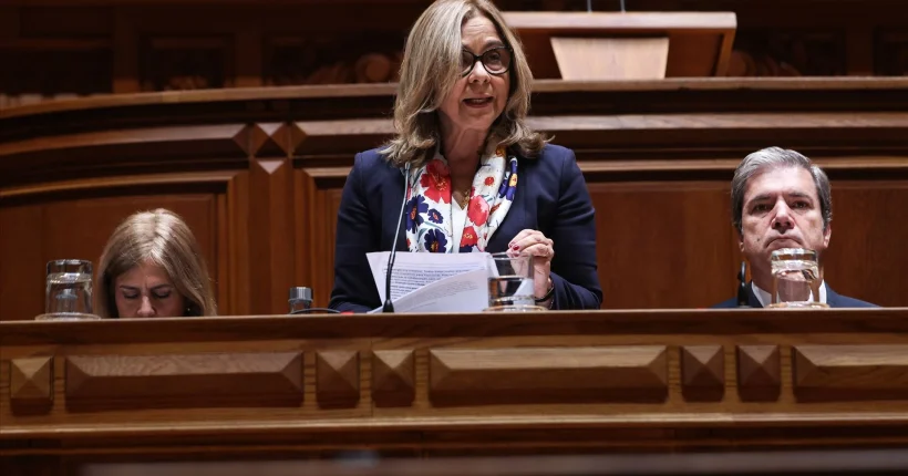 PS questiona Governo sobre eliminação de emigrantes das listas de médico de família
