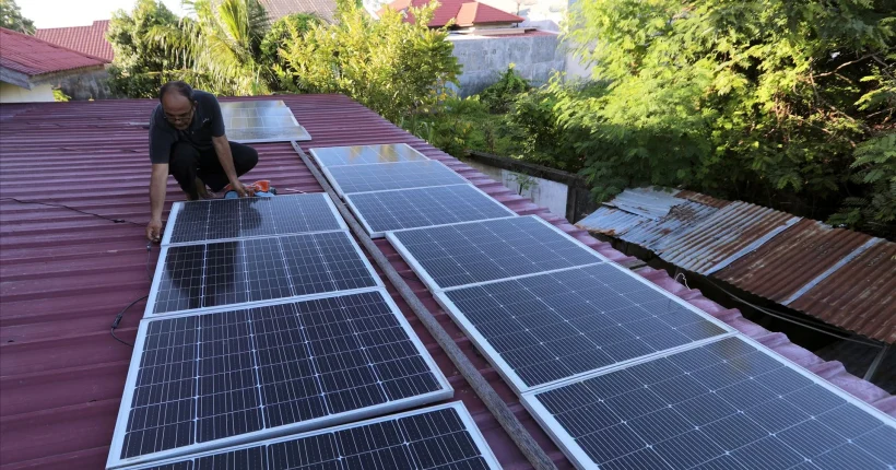 Recolha de painéis solares usados dispara com tempestades no centro do país