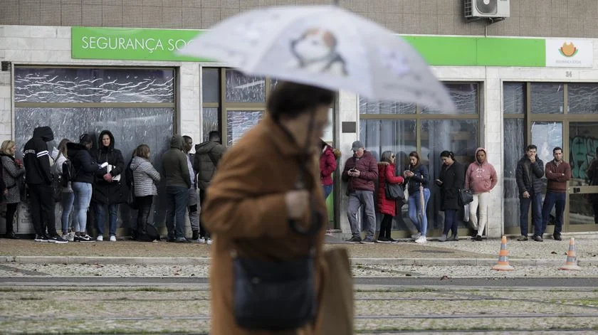 Taxa de desemprego mantém-se nos 5,6% em junho