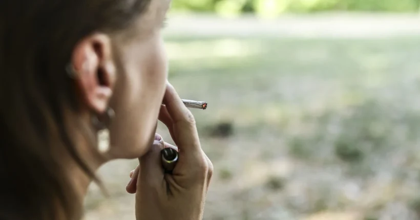 Um em cada três jovens com 18 anos admite fumar tabaco