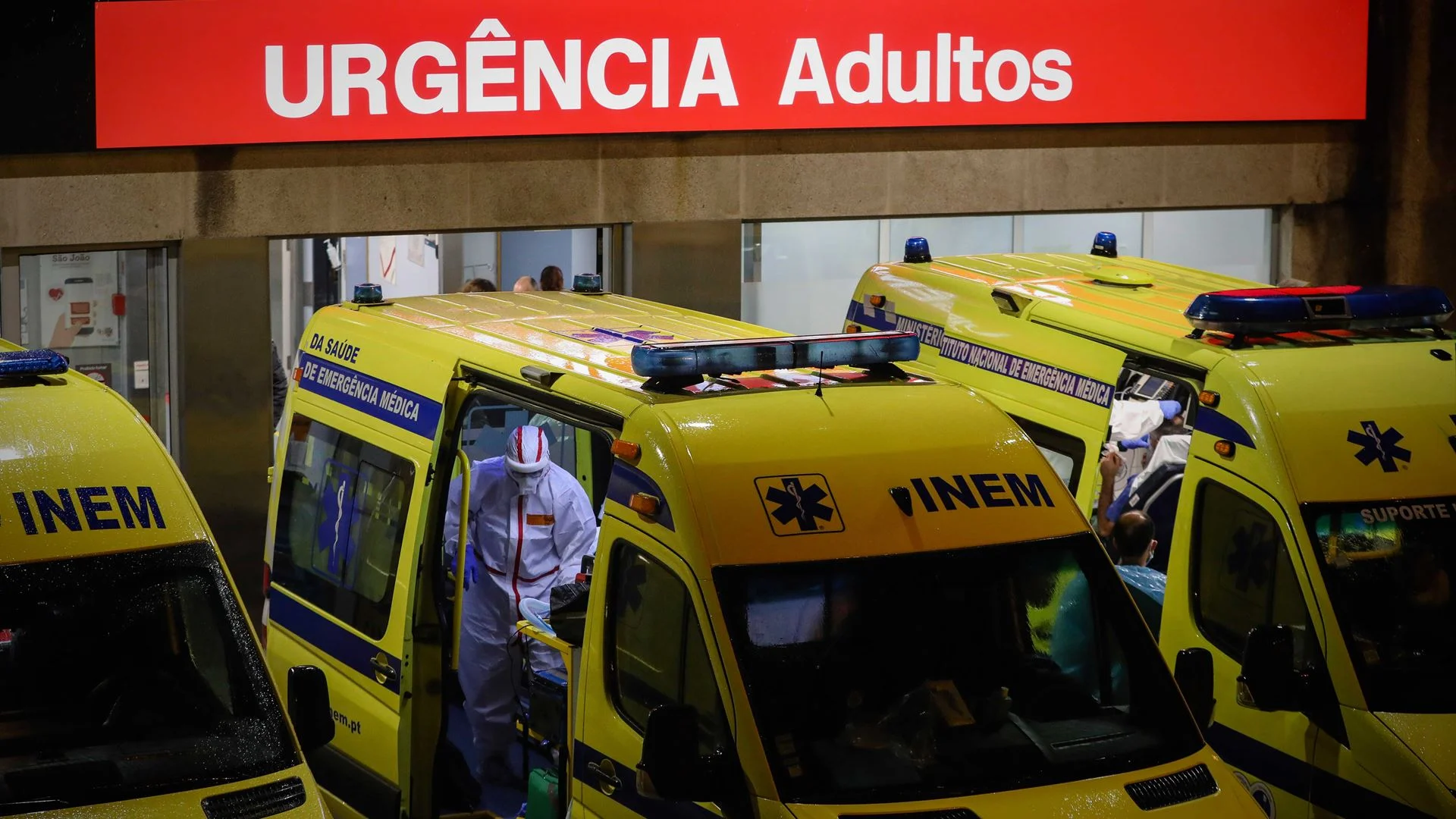​“Uma ambulância acaba por estar hipotecada duas, três horas”. Bombeiros alertam para risco no socorro no Algarve