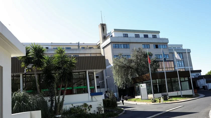 Urgência obstétrica do São Francisco Xavier só recebe em agosto utentes encaminhadas pelo INEM