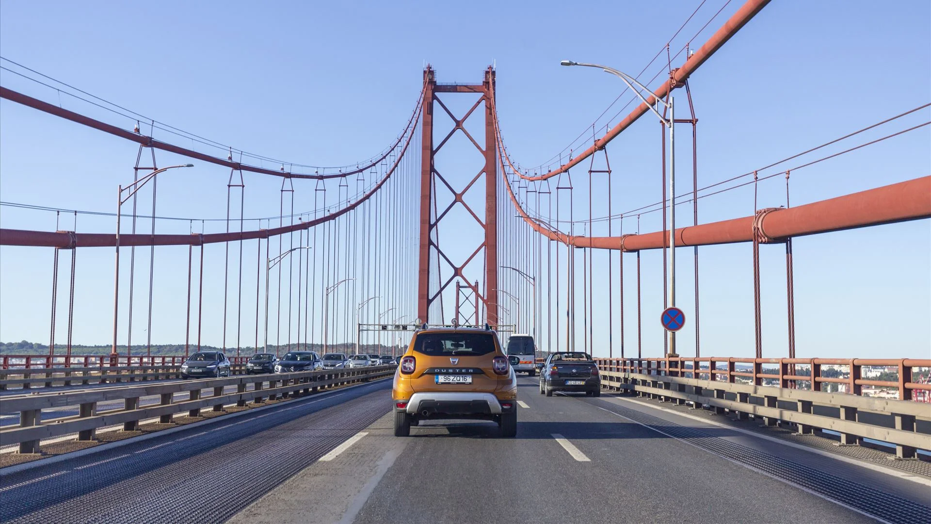 Acidente à entrada da ponte 25 de Abril