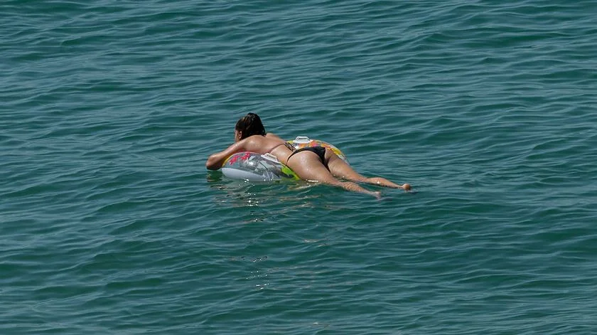 Algarve perde turistas portugueses por ser caro, mas estrangeiros compensam quebra