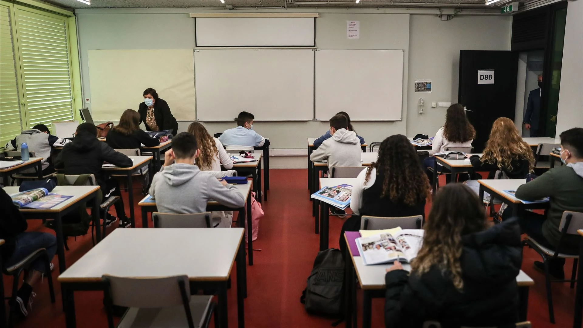 "Algumas centenas" de professores do 3.º ciclo poderão ter as férias interrompidas