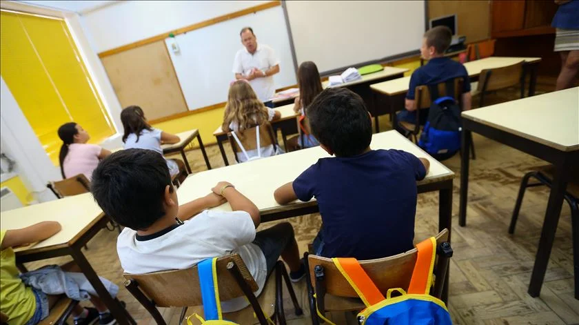 Alunos de escola fechada desde novembro em Évora vão ter aulas em contentores