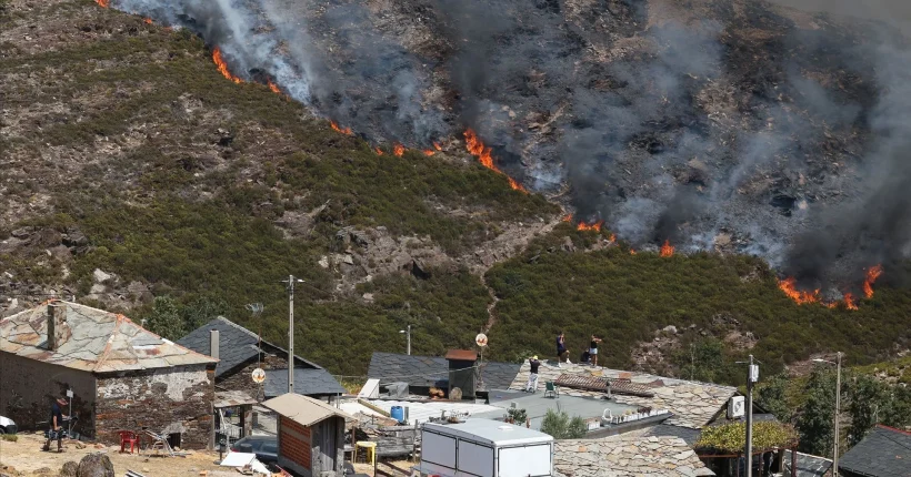 Arouca continua a ser o incêndio que mais preocupa. Terreno dificulta combate às chamas