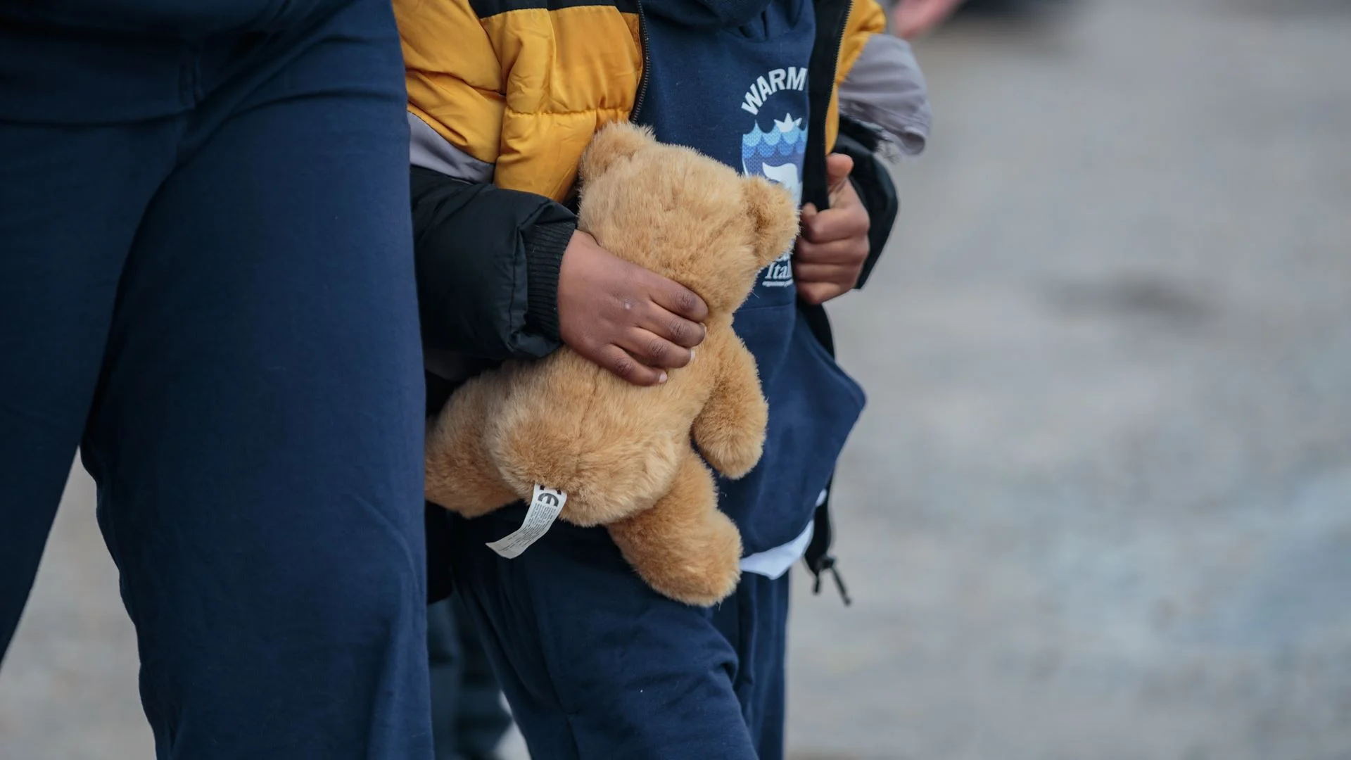 Braga. Menino encontrado sozinho na rua e irmã entregues à Segurança Social