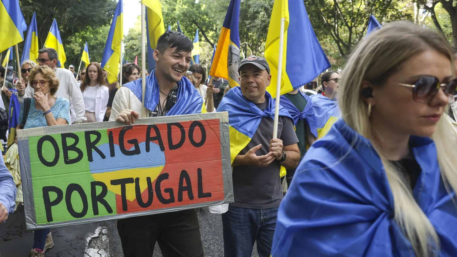 Centenas de pessoas marcham em Lisboa para assinalar 35 anos de independência da Ucrânia