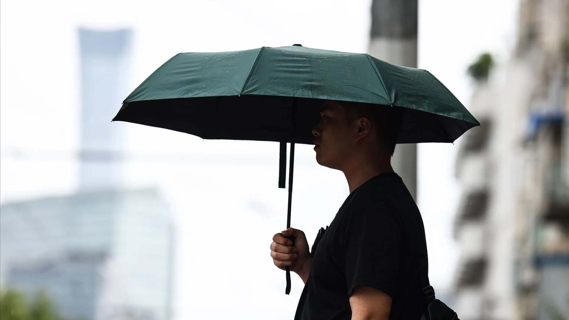 Chuva forte e trovoada colocam onze distritos sob aviso amarelo esta quarta-feira