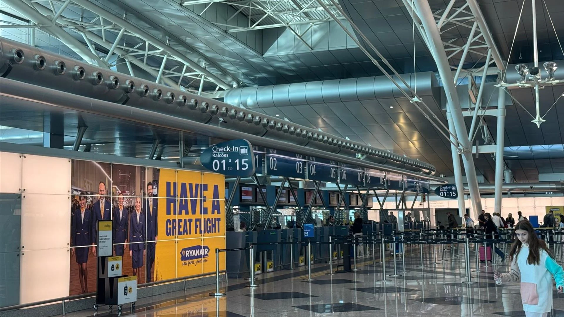 Detido suspeito de furto e tentativa de agressão a polícias no aeroporto Sá Carneiro