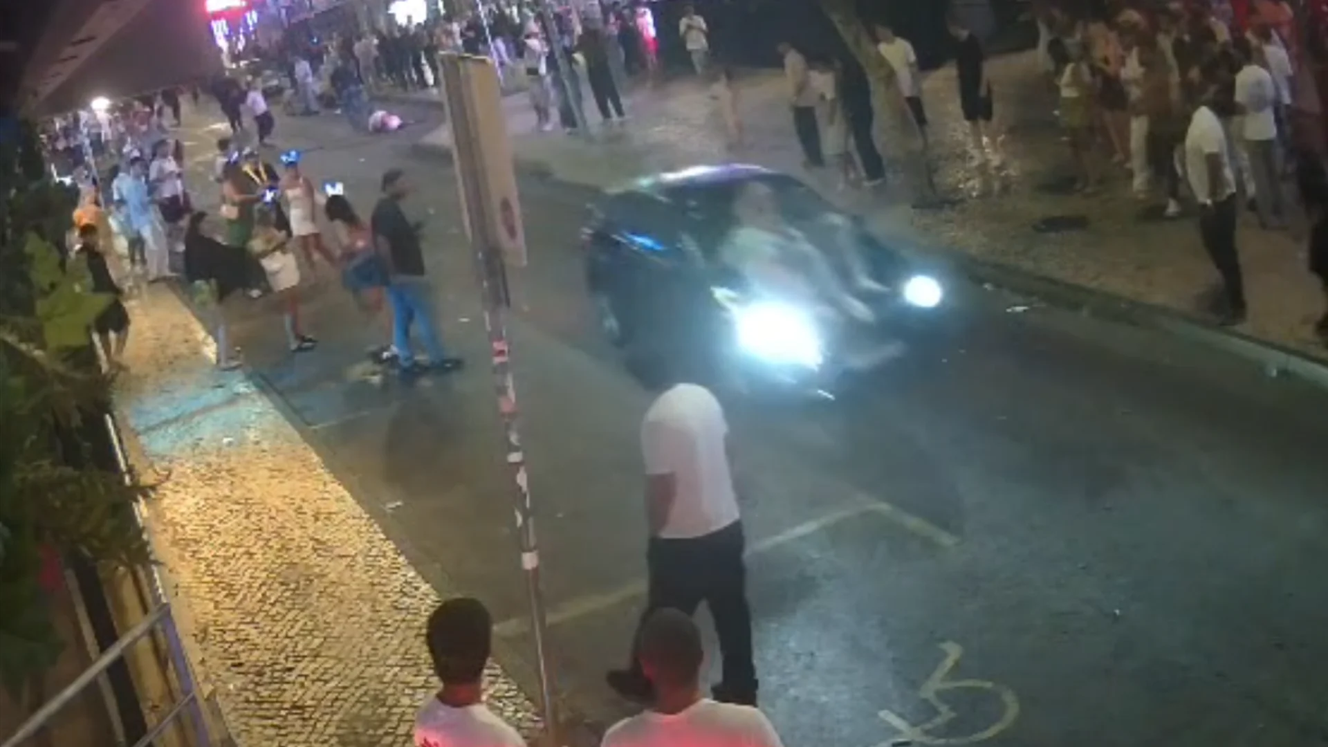 Doze feridos, um com gravidade, em atropelamento na zona de bares de Albufeira