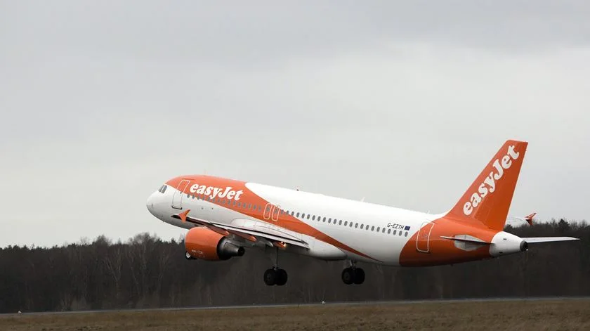 EasyJet cancela seis voos entre França e Portugal devido à greve da tripulação de cabine