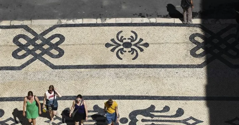 Em Lisboa há aprendizes de calceteiro, mas falta atrair jovens e um bom profissional "leva anos a formar"