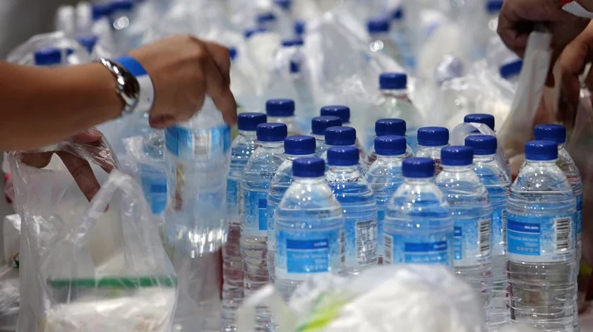 Garrafas e latas sem símbolo Volta afinal podem continuar a ser vendidas após 9 de agosto