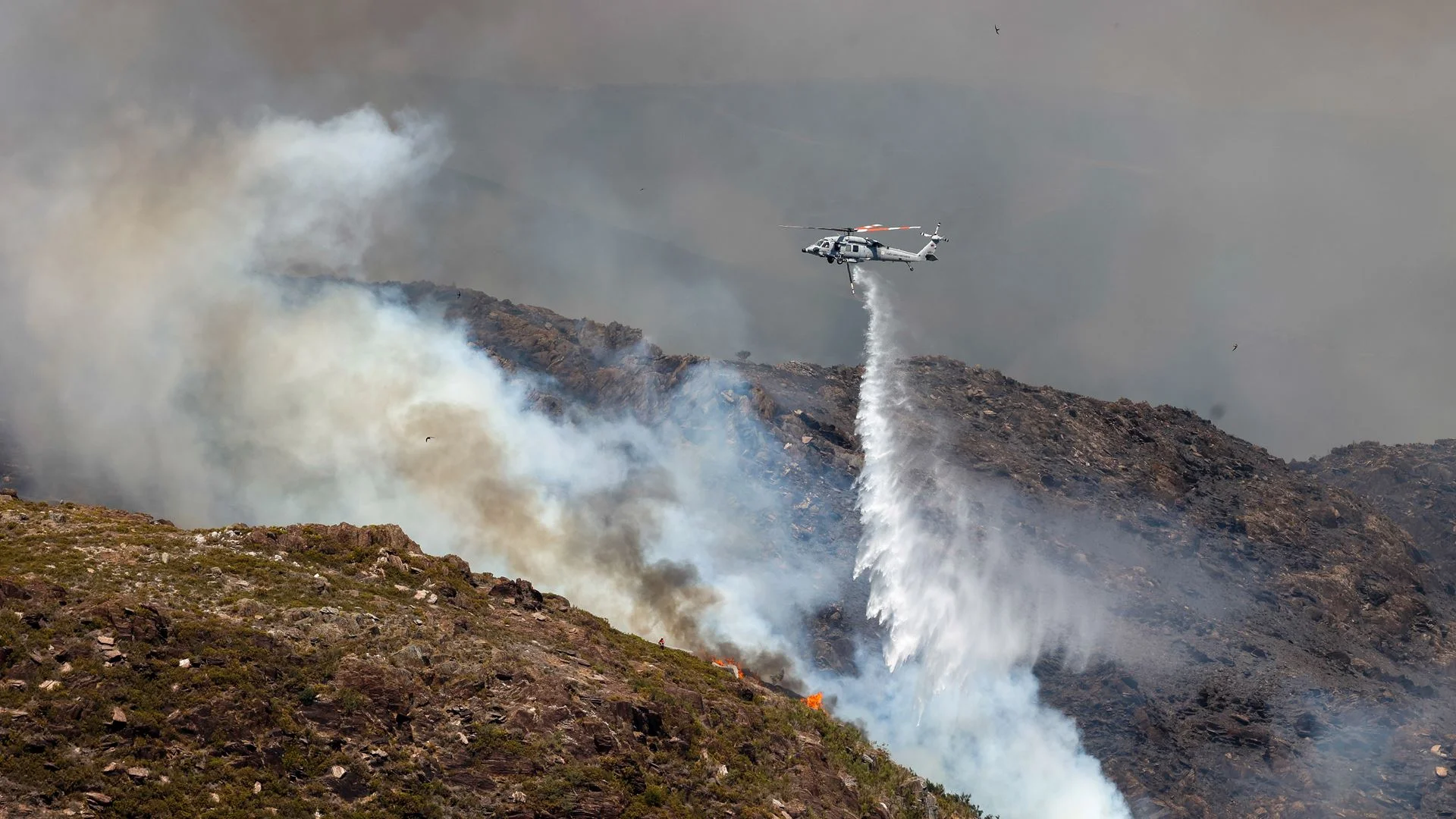 ​Incêndio de Arouca coloca aldeias em confinamento