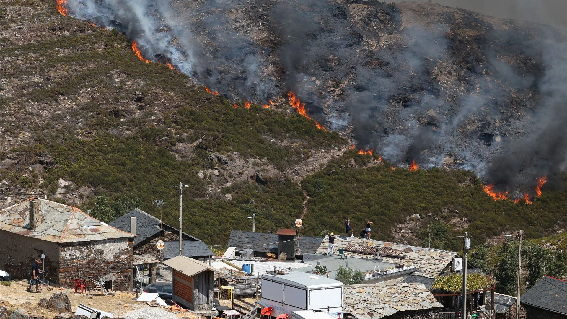 Incêndio em Arouca tem quatro aldeias "na linha de fogo"