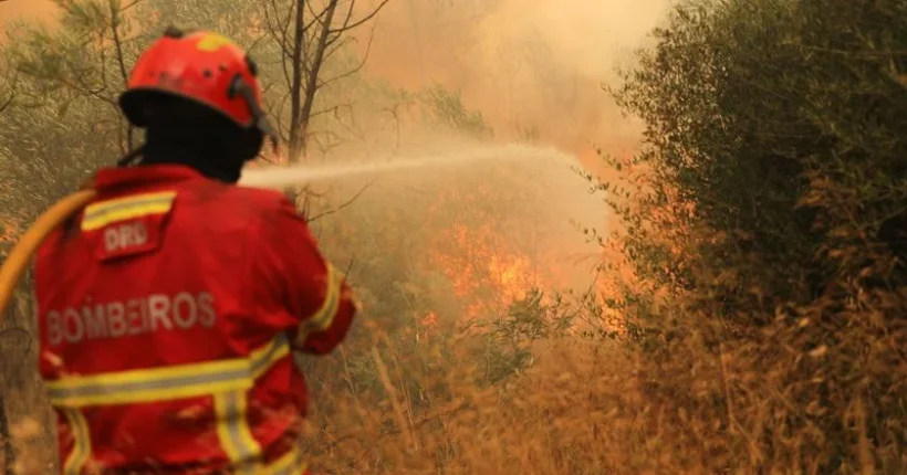 Incêndio na Ameixoeira obriga ao corte do Eixo Norte-Sul junto à saída para Camarate
