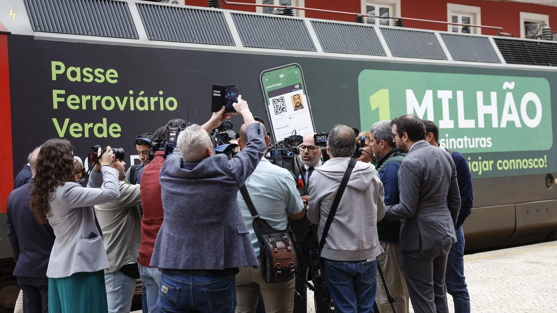 ​Já há data para Passe Ferroviário Verde alargado aos comboios de Lisboa e Porto