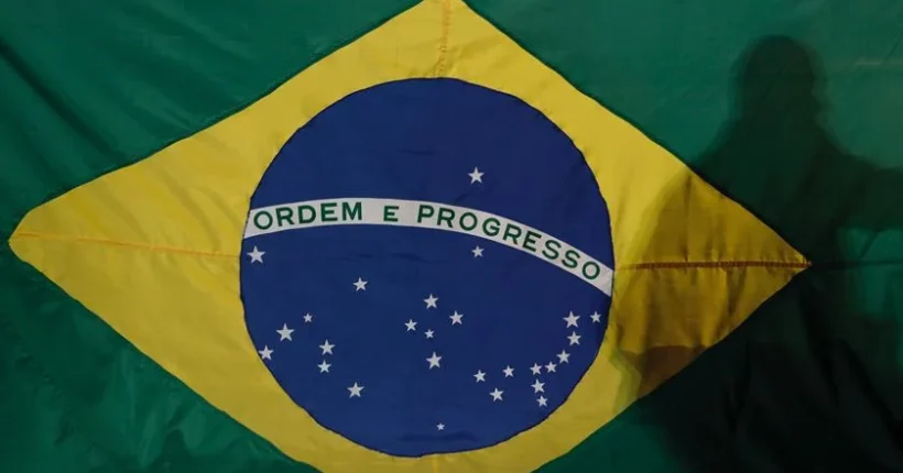 Jovem deportado para o Brasil após AIMA demorar dois anos a decidir reagrupamento