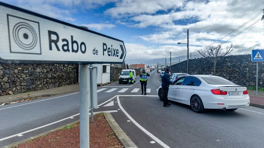 MAI condena ataque a polícias em Rabo de Peixe em operação de combate ao tráfico de droga