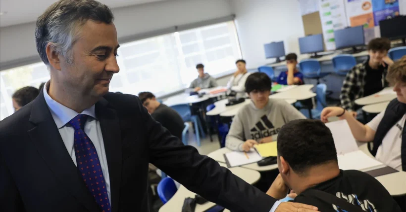MEP critica Governo e diz que medidas para a Educação “não correspondem à realidade”