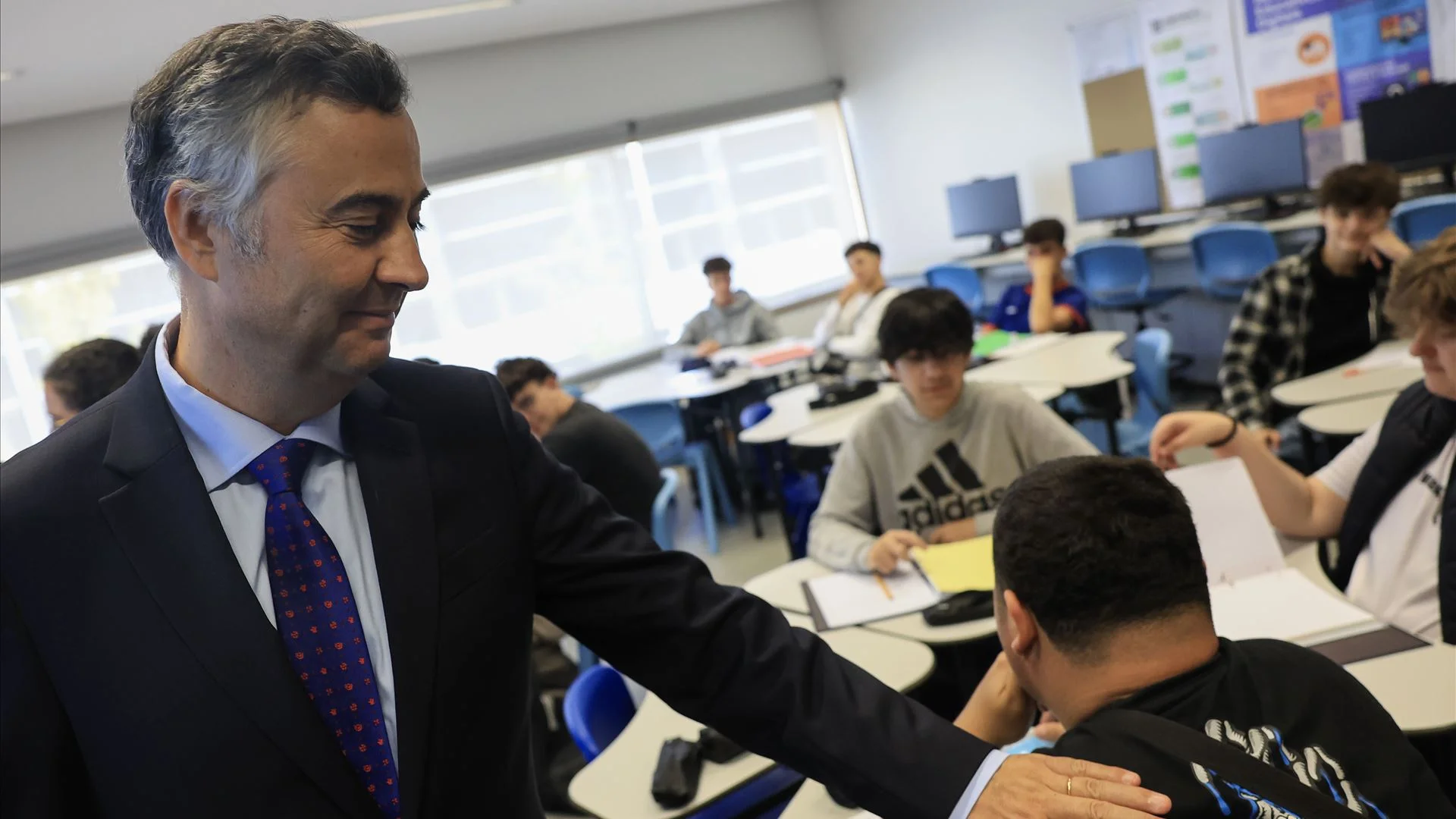 MEP critica Governo e diz que medidas para a Educação “não correspondem à realidade”